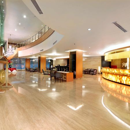 Golden City Hotel And Convention Center - Chse Certified Semarang Exteriér fotografie