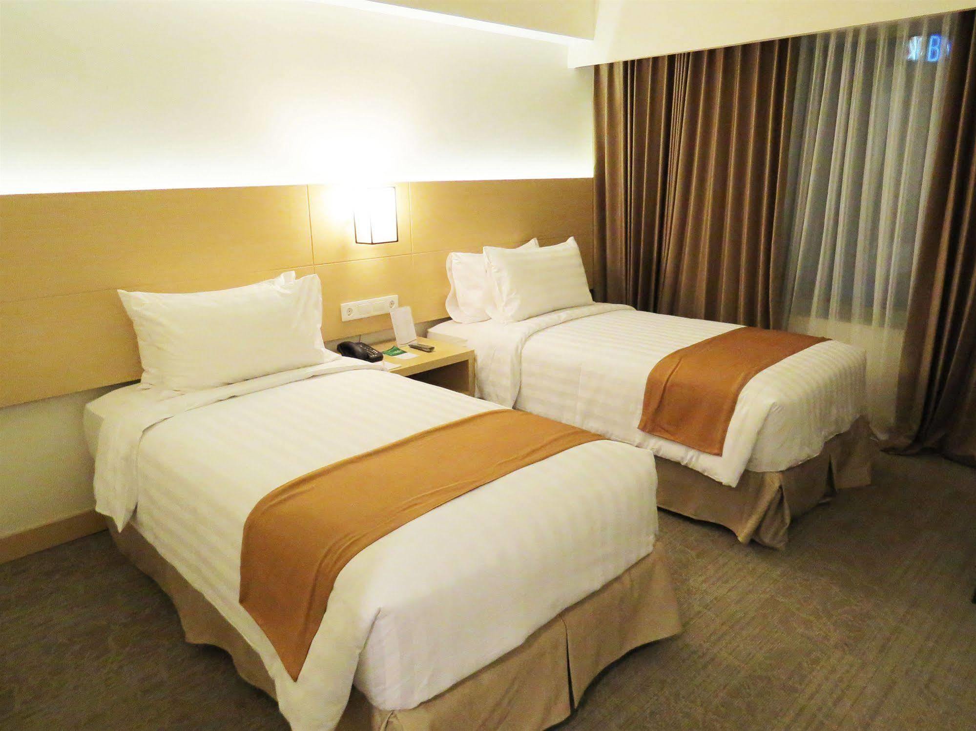 Golden City Hotel And Convention Center - Chse Certified Semarang Exteriér fotografie