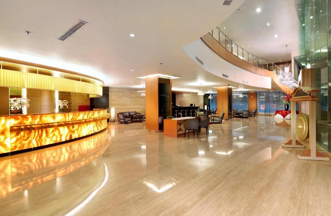Golden City Hotel And Convention Center - Chse Certified Semarang Exteriér fotografie